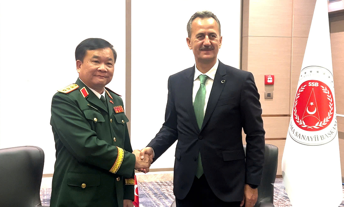 Thượng tướng Hoàng Xuân Chiến hội kiến Chủ tịch Cơ quan công nghiệp quốc phòng Thổ Nhĩ Kỳ