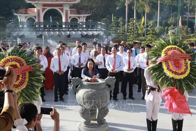 Phó chủ tịch nước Võ Thị Ánh Xuân thăm, tặng quà các gia đình chính sách