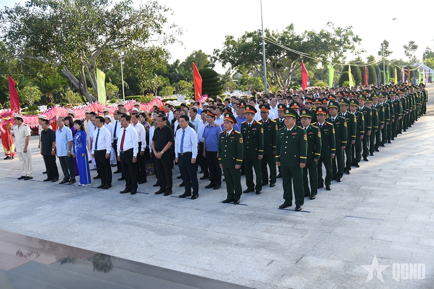 An Giang: Trang trọng Lễ viếng Nghĩa trang Liệt sĩ