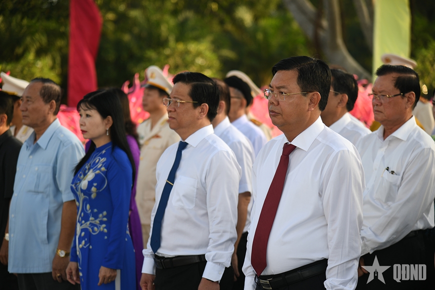 An Giang: Trang trọng Lễ viếng Nghĩa trang Liệt sĩ