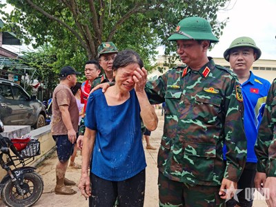 Gallery - 	Lực lượng vũ trang Quân khu 4: Còn dân là còn mình