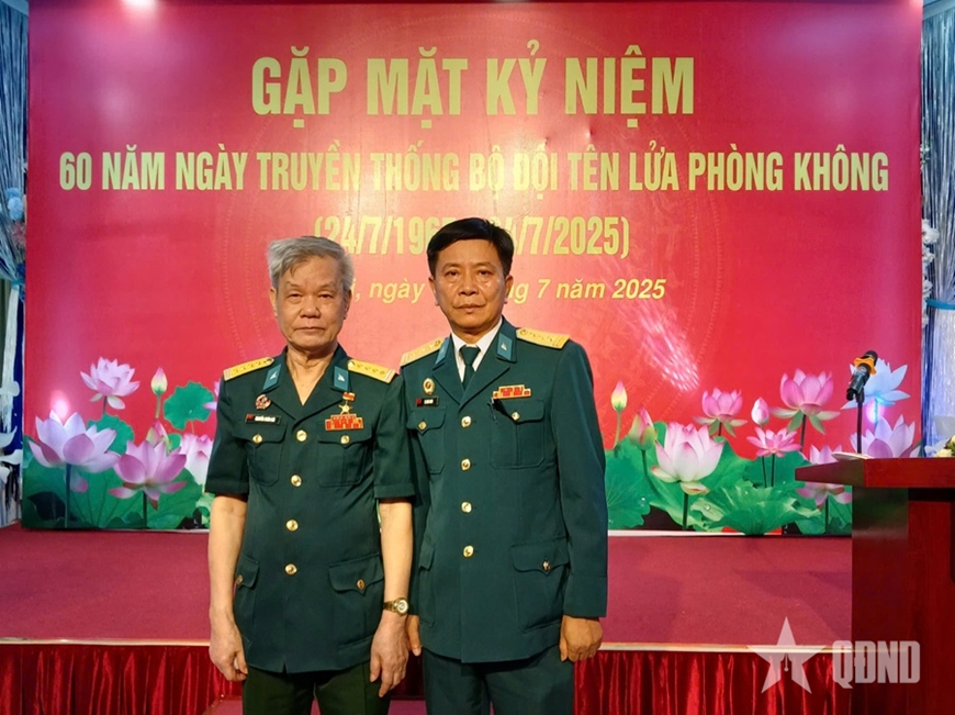 Một tên lửa diệt 2 máy bay địch