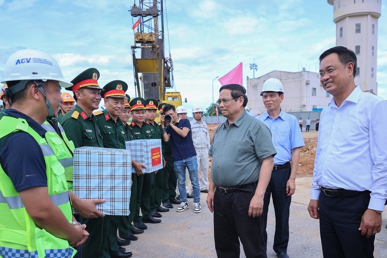 Thủ tướng Phạm Minh Chính: Khẩn trương đưa Nhà ga T2 sân bay Đồng Hới vào phục vụ nhân dân