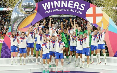 Lật Tắt Euro Nữ 2025: Nữ Hoàng Anh Chiến Thắng, Arsenal 'Ra Tay' Bom Tấn, U23 Việt Nam Có Tin Vui!