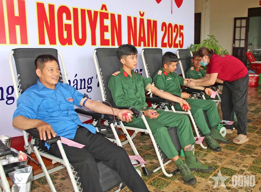 Công ty 74 (Binh đoàn 15) hiến 252 đơn vị máu