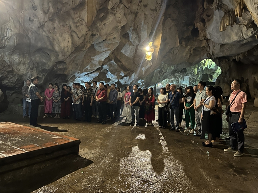 Động Long Tiên in bóng hình Bác
