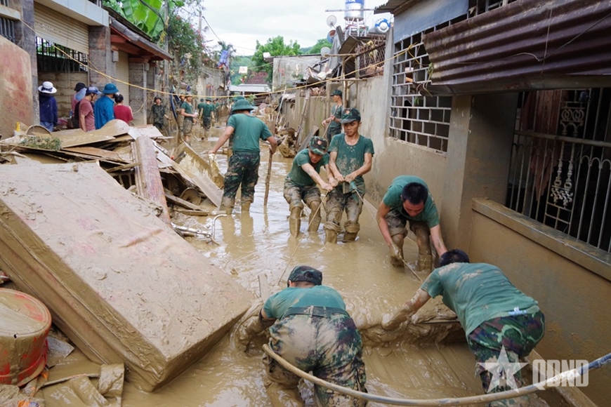Dốc sức thông đường, dọn nhà