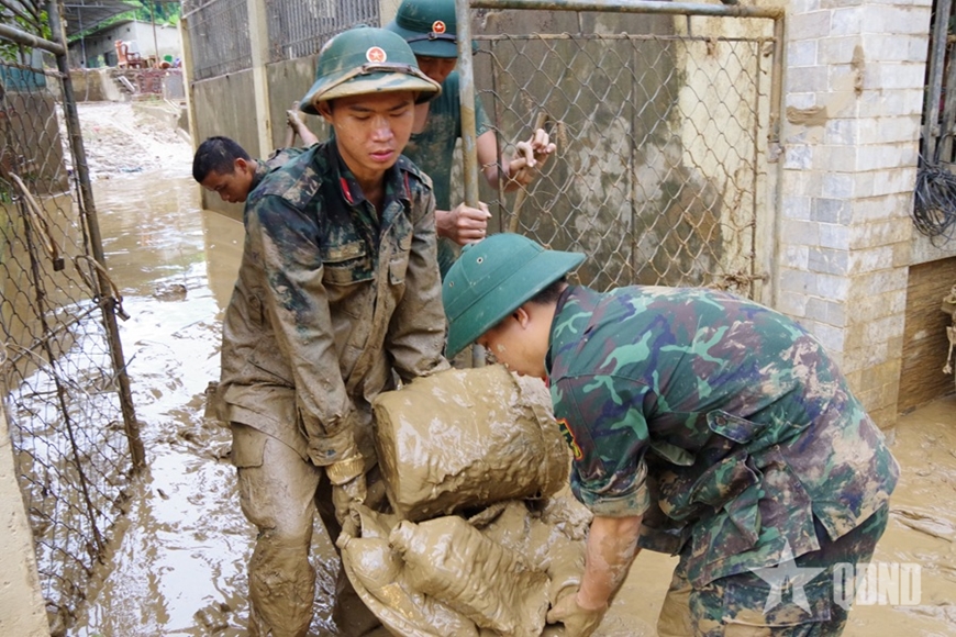 Dốc sức thông đường, dọn nhà