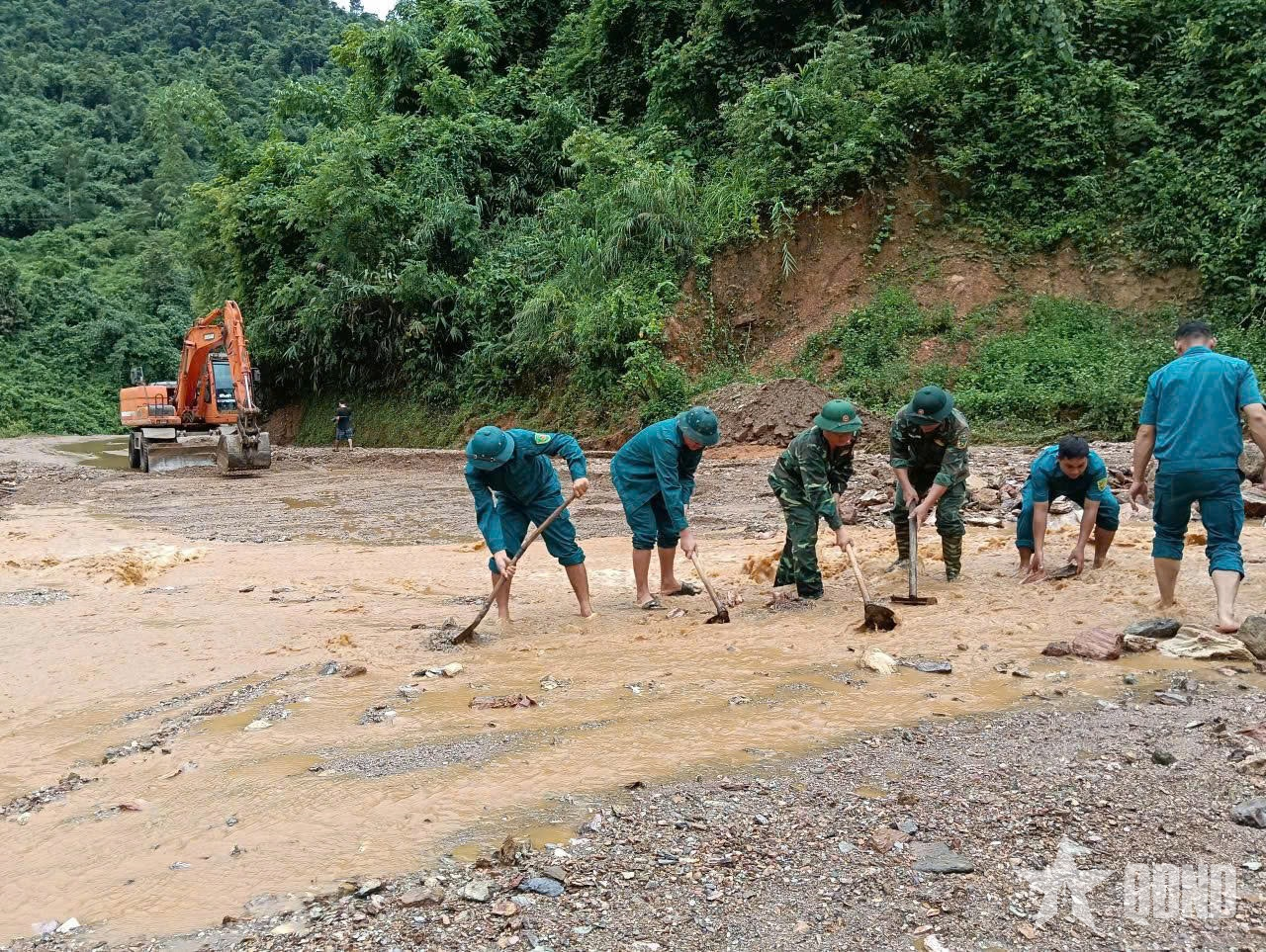 Bộ CHQS tỉnh Điện Biên triển khai lực lượng khắc phục hậu quả mưa lũ