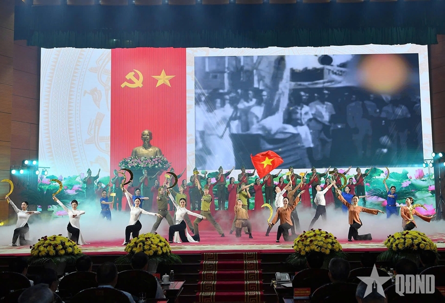 Tổng Bí thư Tô Lâm gặp mặt cán bộ lão thành cách mạng, Bà mẹ Việt Nam anh hùng, tướng lĩnh, Anh hùng Lực lượng vũ trang nhân dân