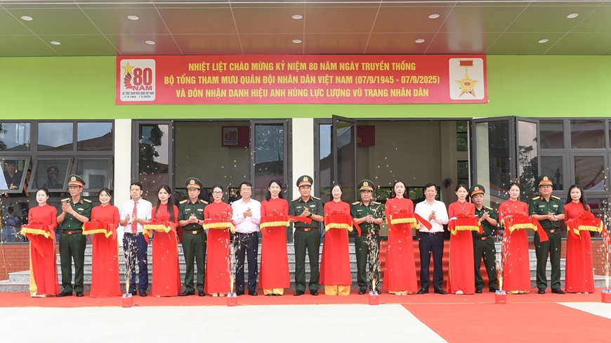 Thượng tướng Phùng Sĩ Tấn dự lễ khánh thành, bàn giao công trình trường học tại ATK Định Hóa, Thái Nguyên