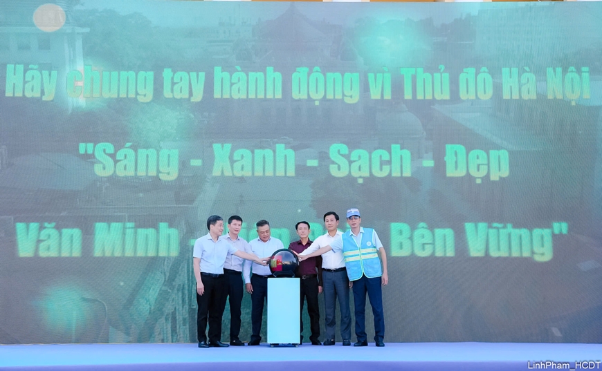 Hà Nội: 126 xã, phường đồng loạt ra quân tổng vệ sinh môi trường