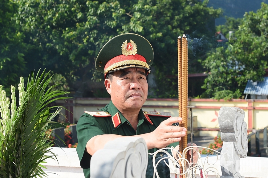 Thượng tướng Phùng Sĩ Tấn dự lễ khánh thành, bàn giao công trình trường học tại ATK Định Hóa, Thái Nguyên