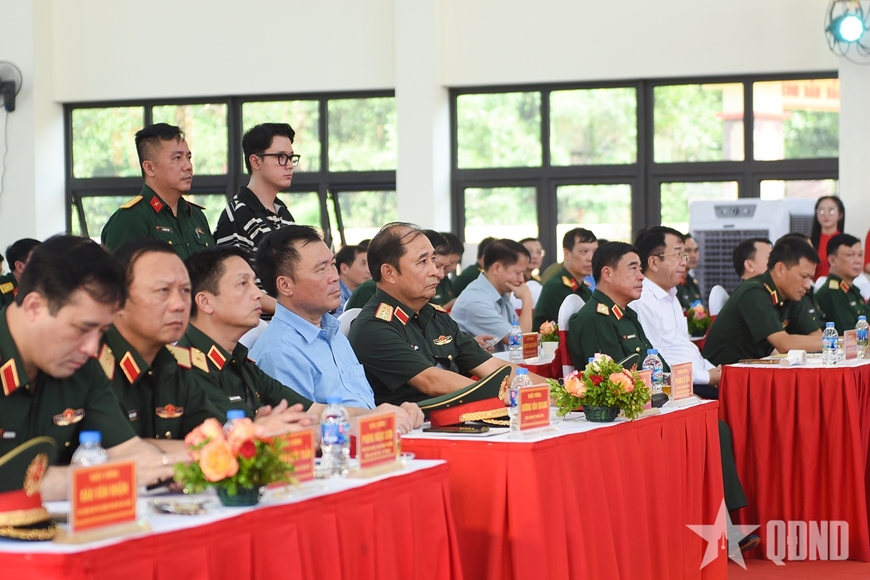 Thượng tướng Phùng Sĩ Tấn dự lễ khánh thành, bàn giao công trình trường học tại ATK Định Hóa, Thái Nguyên