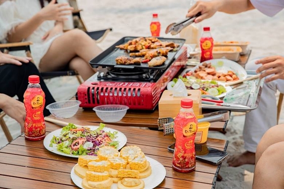 Với người trẻ, trang phục phải đúng gu, đồ uống phải đúng chất để tươi tắn tận hưởng ngày hè