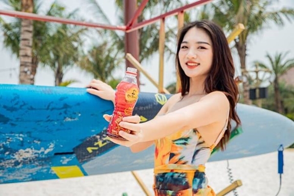 Với người trẻ, trang phục phải đúng gu, đồ uống phải đúng chất để tươi tắn tận hưởng ngày hè