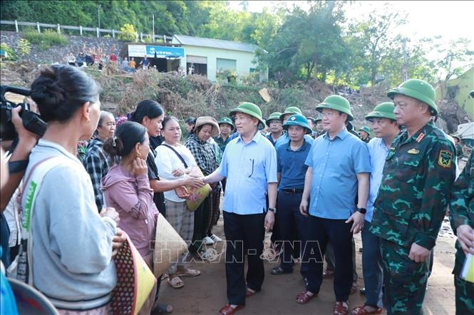 Phó thủ tướng Hồ Đức Phớc thăm hỏi, động viên nhân dân và chỉ đạo khắc phục hậu quả mưa lũ tại Nghệ An