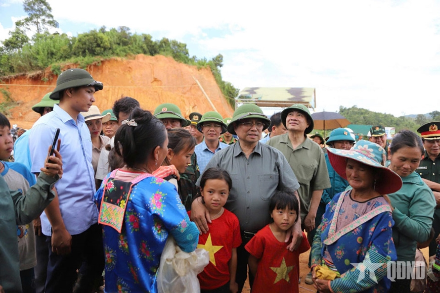Thủ tướng Phạm Minh Chính tới thăm, động viên nhân dân bị thiệt hại do mưa lũ ở Điện Biên