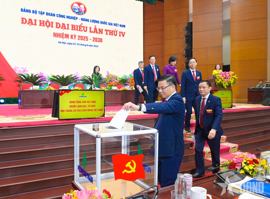 Thủ tướng Phạm Minh Chính đề nghị Petrovietnam phấn đấu vào nhóm 5 doanh nghiệp hàng đầu Đông Nam Á