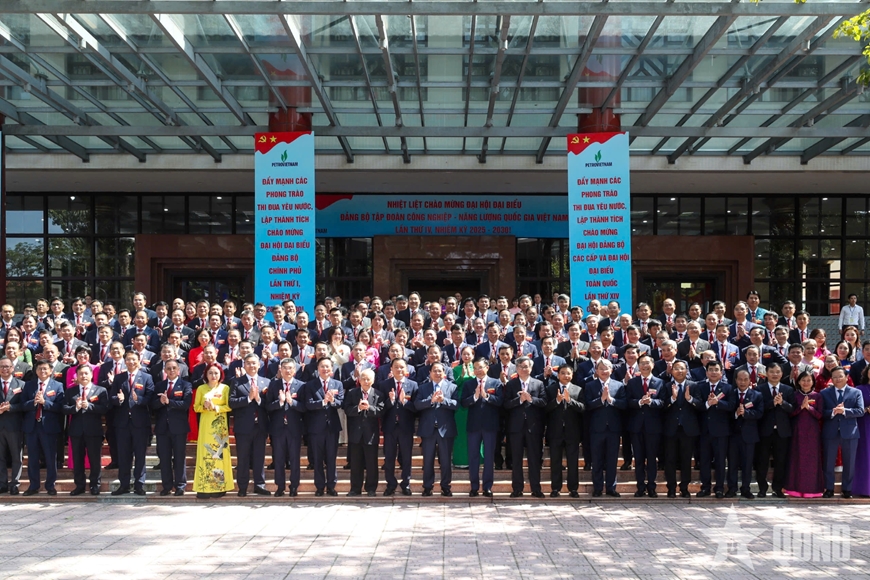 Thủ tướng Phạm Minh Chính đề nghị Petrovietnam phấn đấu vào nhóm 5 doanh nghiệp hàng đầu Đông Nam Á