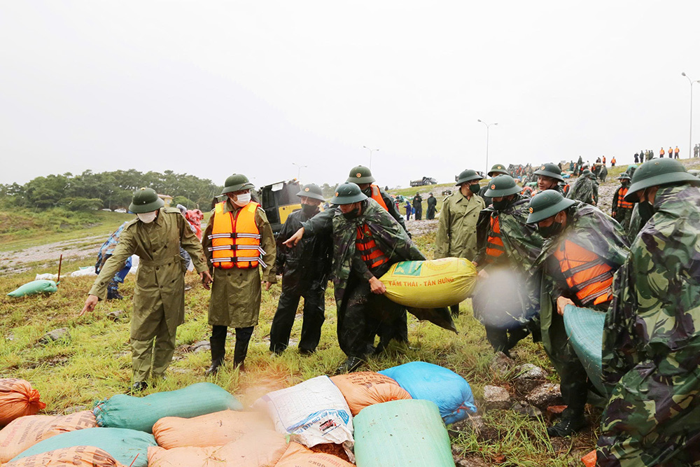 Tập trung lãnh đạo nâng cao sức mạnh của lực lượng vũ trang
