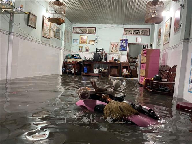 TP Hồ Chí Minh: Nhiều tuyến đường bị ngập nặng sau cơn mưa lớn