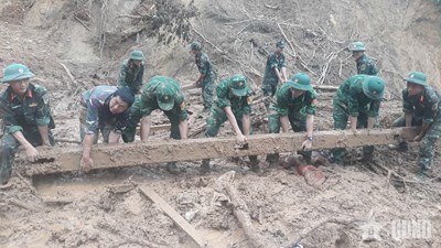 View - 	Bộ đội dốc sức giúp dân khắc phục hậu quả mưa lũ