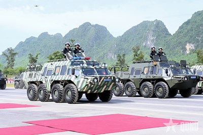 View - 	Dàn xe đặc chủng và khí tài hiện đại của lực lượng Công an thực hiện
