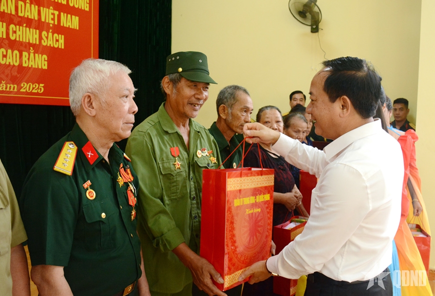 Đại tướng Trịnh Văn Quyết dự, phát biểu chỉ đạo Đại hội đại biểu Đảng bộ xã Nguyên Bình, tỉnh Cao Bằng