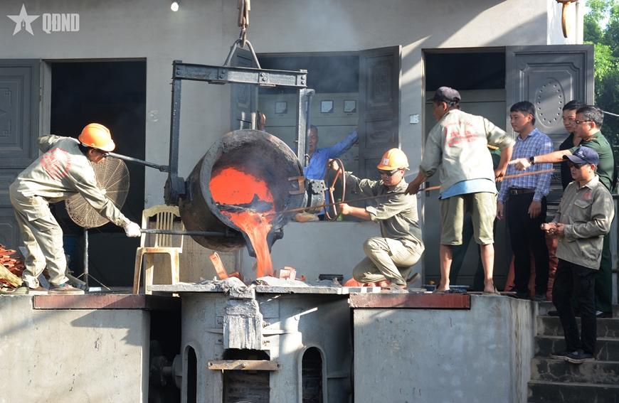 Triển khai đúc cụm tượng ghi nhận sự giúp đỡ của chuyên gia quân sự Liên Xô