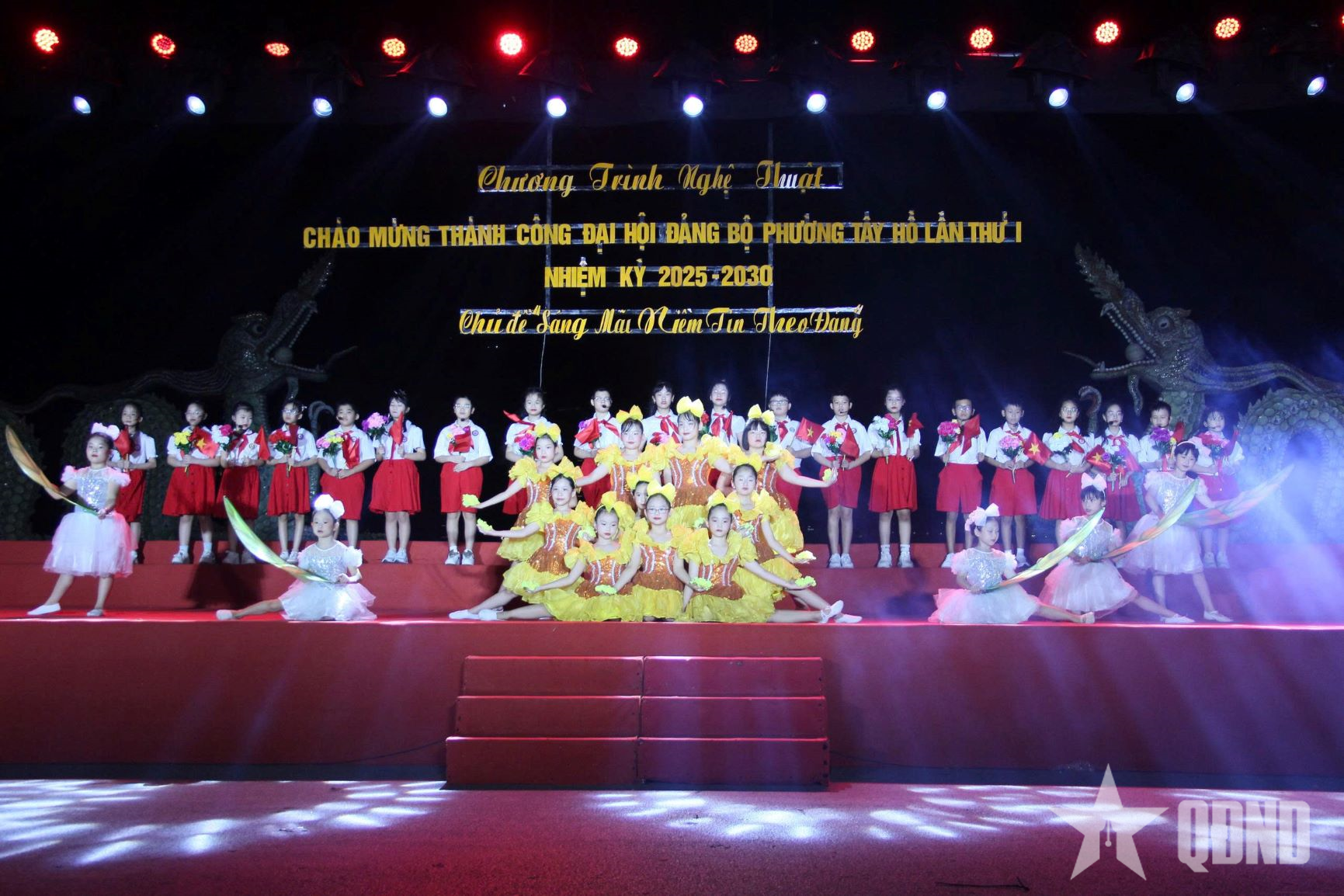 Đặc sắc chương trình nghệ thuật chào mừng thành công Đại hội Đảng bộ phường Tây Hồ lần thứ I