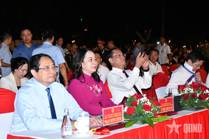 Tổng Bí thư Tô Lâm dự chương trình “Dưới cờ vinh quang”