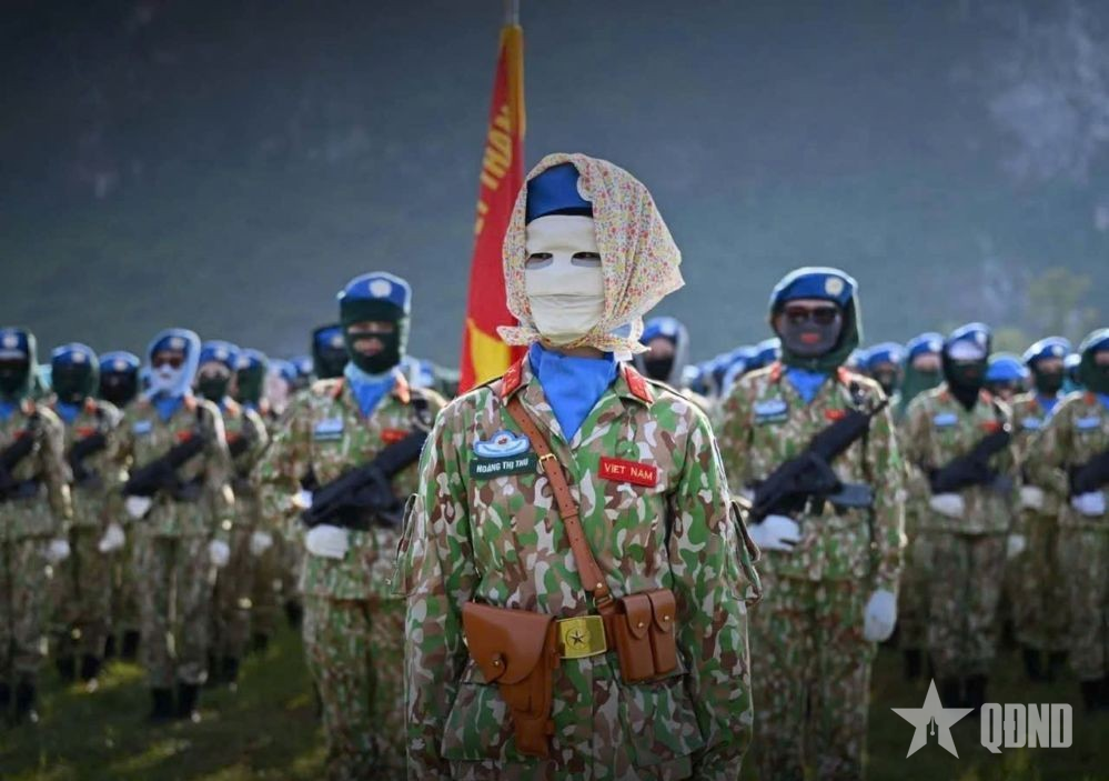 Thăm, động viên các quân nhân tham gia diễu binh, diễu hành