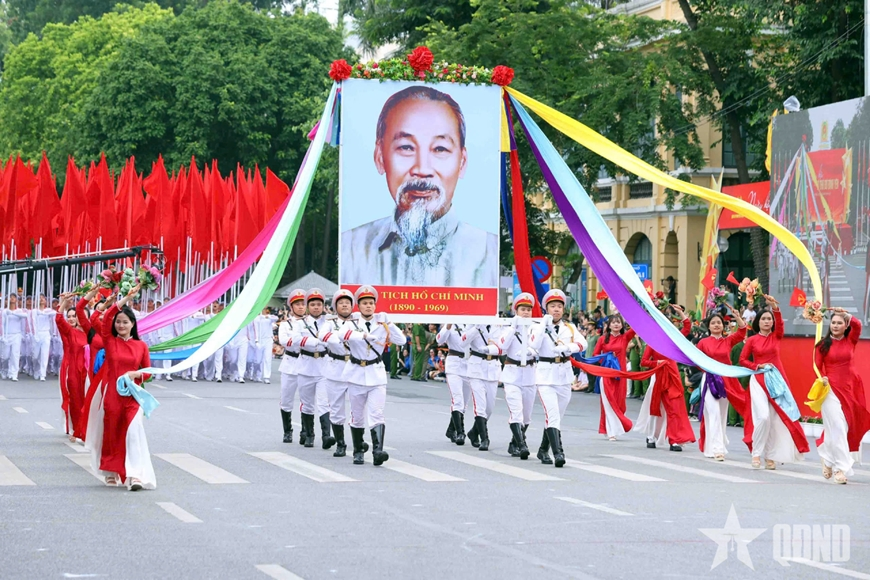 Mãn nhãn màn diễu hành, biểu diễn võ thuật của Công an TP Hà Nội trong Ngày hội vì Thủ đô bình yên