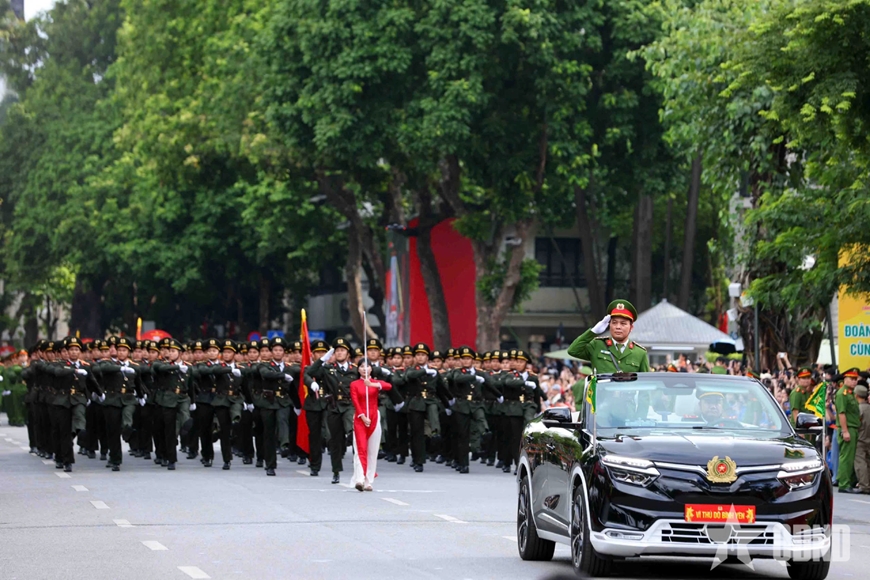Mãn nhãn màn diễu hành, biểu diễn võ thuật của Công an TP Hà Nội trong Ngày hội vì Thủ đô bình yên