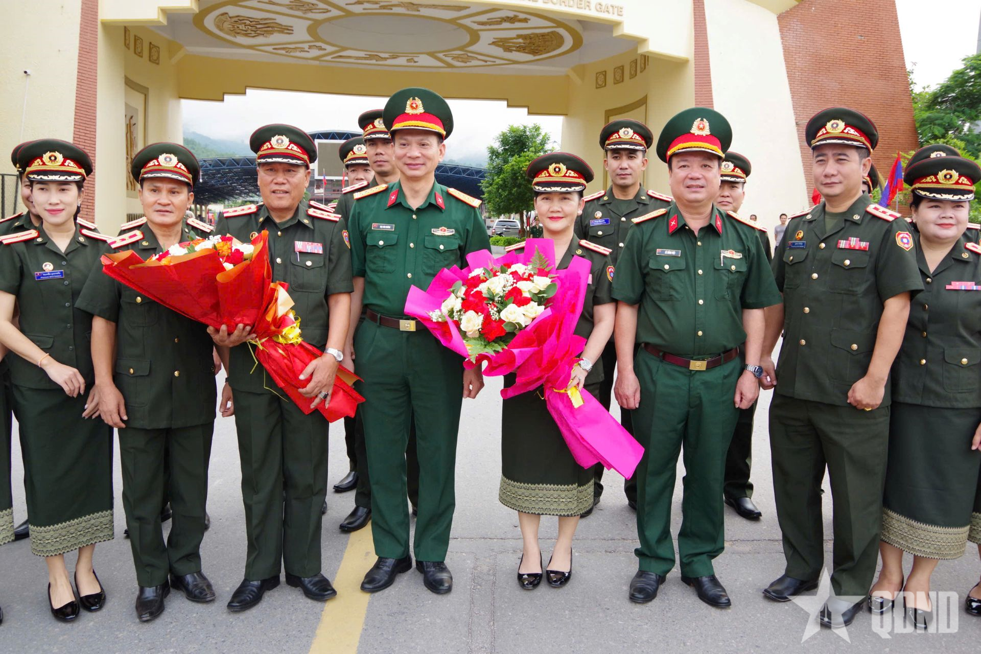 Đoàn văn công Quân đội nhân dân Lào giao lưu, biểu diễn tại Việt Nam