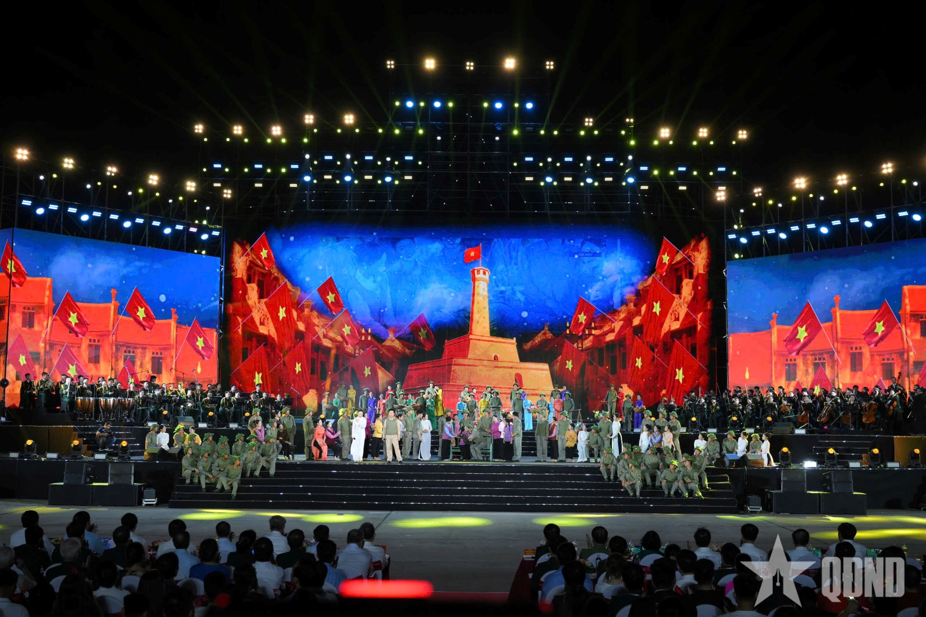 Đạo diễn Phạm Hoàng Giang: Tự hào khi làm chương trình “Dưới cờ vinh quang”