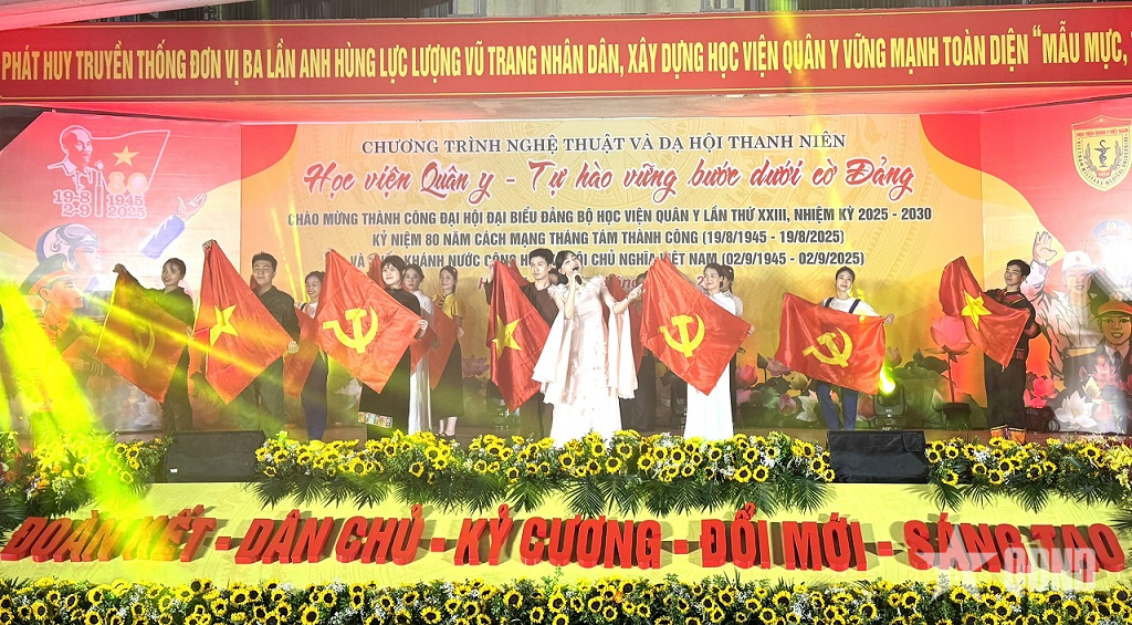 “Học viện Quân y - Tự hào vững bước dưới cờ Đảng”