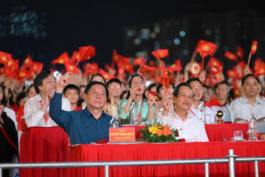 30.000 khán giả hát vang Quốc ca trong “Tự hào là người Việt Nam”