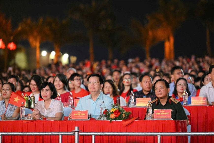 30.000 khán giả hát vang Quốc ca trong “Tự hào là người Việt Nam”
