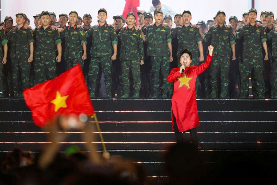 30.000 khán giả hát vang Quốc ca trong “Tự hào là người Việt Nam”