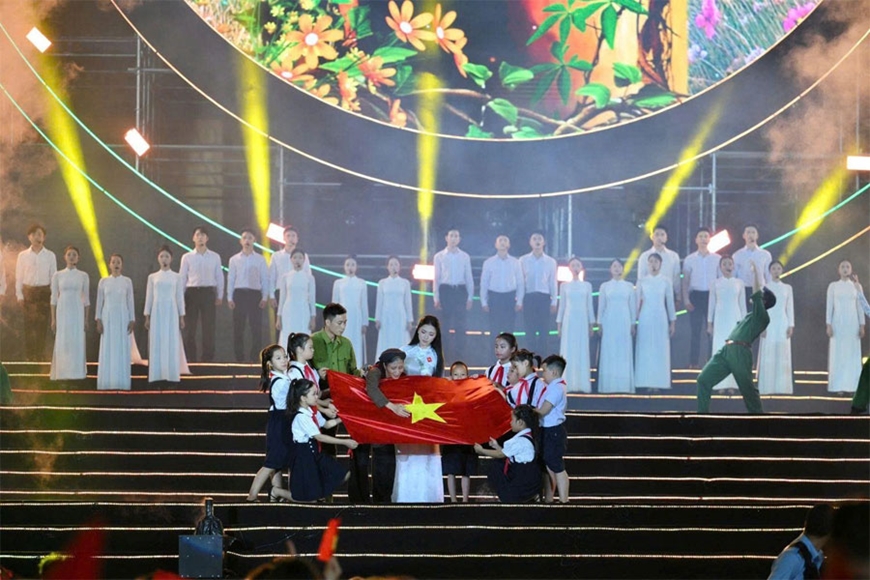30.000 khán giả hát vang Quốc ca trong “Tự hào là người Việt Nam”