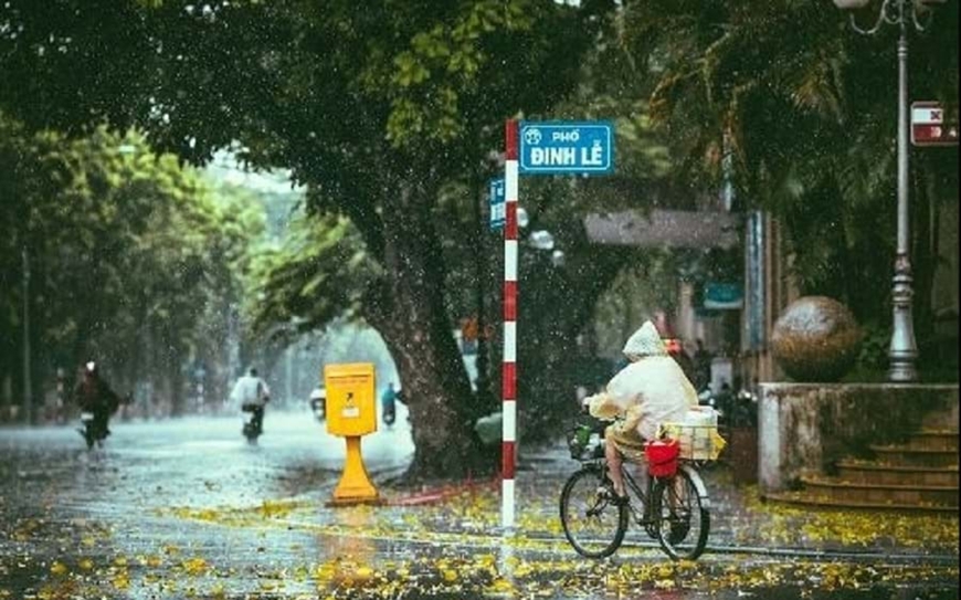 Thời tiết hôm nay (17-8): Áp thấp nhiệt đới đang hoạt động ở Biển Đông; nhiều nơi mưa to