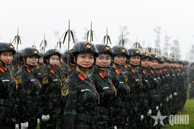 View - 	Dầm mưa hoàn thành tốt tổng hợp luyện diễu binh, diễu hành