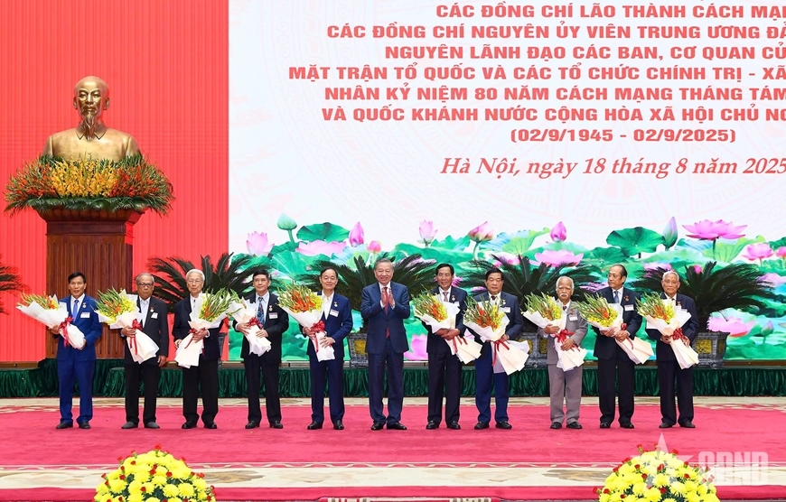 Tổng Bí thư Tô Lâm gặp mặt cán bộ lão thành cách mạng, nguyên Ủy viên Trung ương Đảng nhân kỷ niệm 80 năm Cách mạng Tháng Tám và Quốc khánh 2-9