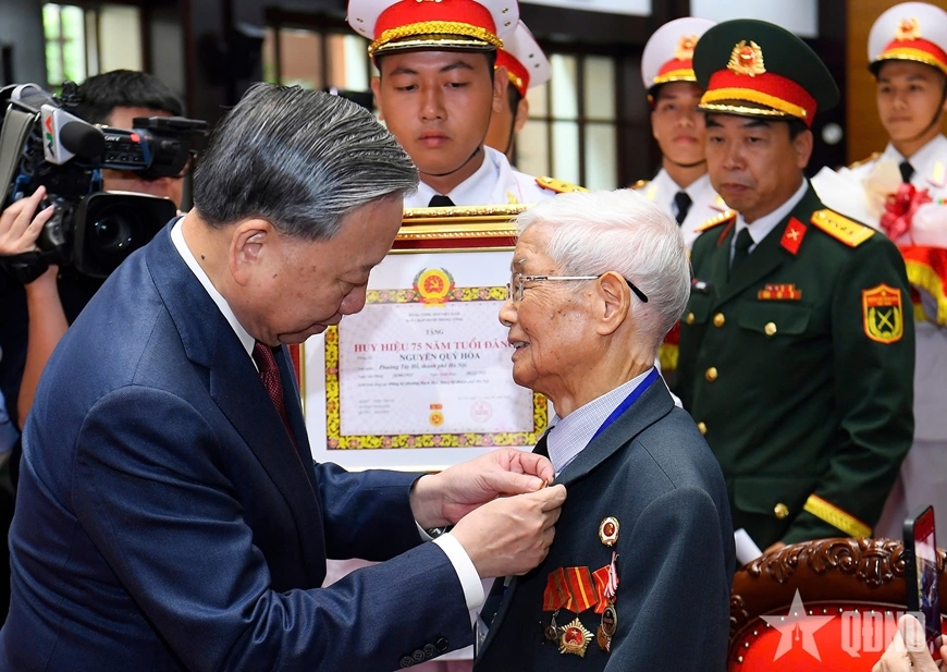 Tổng Bí thư Tô Lâm gặp mặt cán bộ lão thành cách mạng, nguyên Ủy viên Trung ương Đảng nhân kỷ niệm 80 năm Cách mạng Tháng Tám và Quốc khánh 2-9