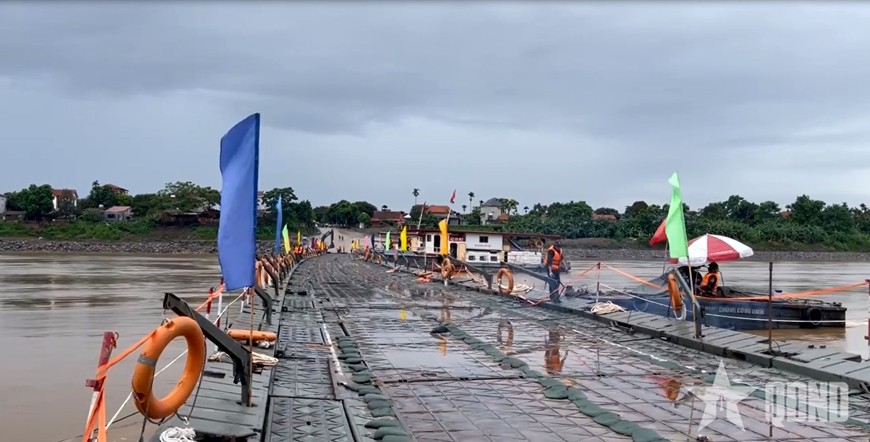 Vận hành trở lại cầu phao Phong Châu