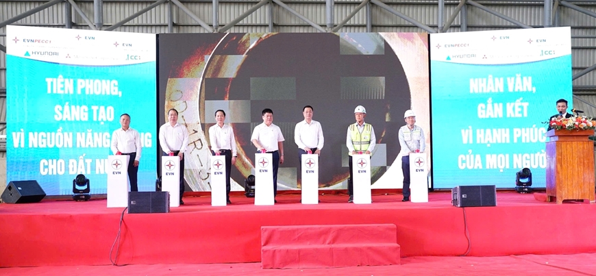 Dự án Nhà máy Nhiệt điện Quảng Trạch I: Thực hiện thành công đốt dầu lần đầu Lò hơi Tổ máy 1