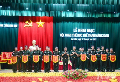 Binh chủng Công binh sôi động khai mạc Hội thao TDTT 2025: Thiếu tướng Đinh Ngọc Tường chỉ đạo