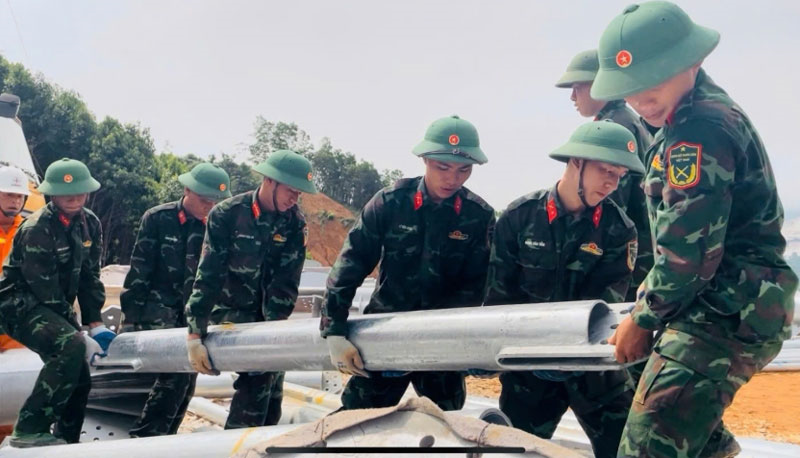 Bộ đội Quân khu 2 tham gia thi công đường dây 500kV Lào Cai - Vĩnh Yên: Núi cao ý chí càng cao